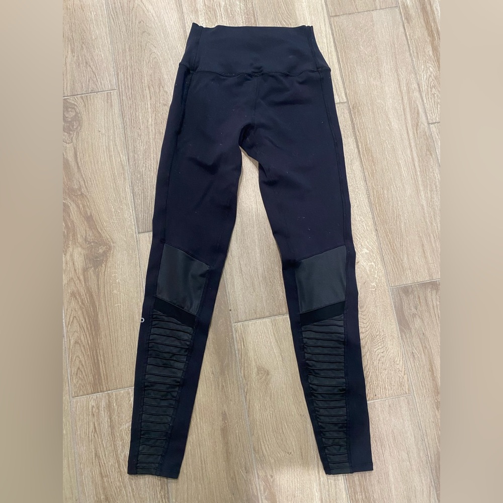 6 pairs of leggings (4 Lululemon, 1 Alo, 1 Gymshark) - sold together - Picture 10 of 16